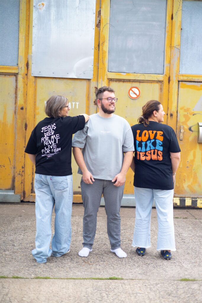 Gruppe in Mountain Movers Shirts outdoor – Lookbook Shooting SchmidtVision